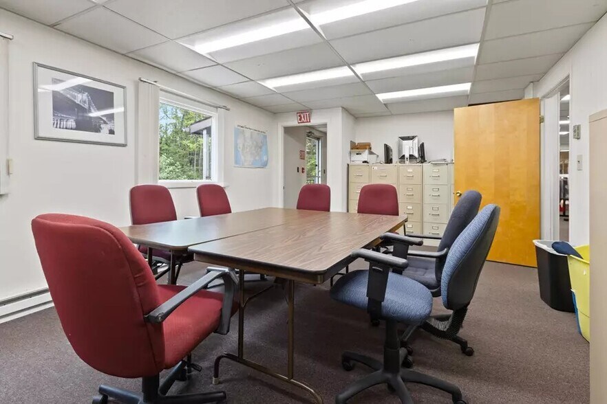 More Photos Of 587 Spring St, Westbrook Office For Sale