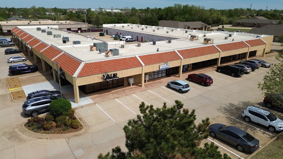 Primary Photo Of 1700-1738 S Kelly Ave, Edmond General Retail For Lease
