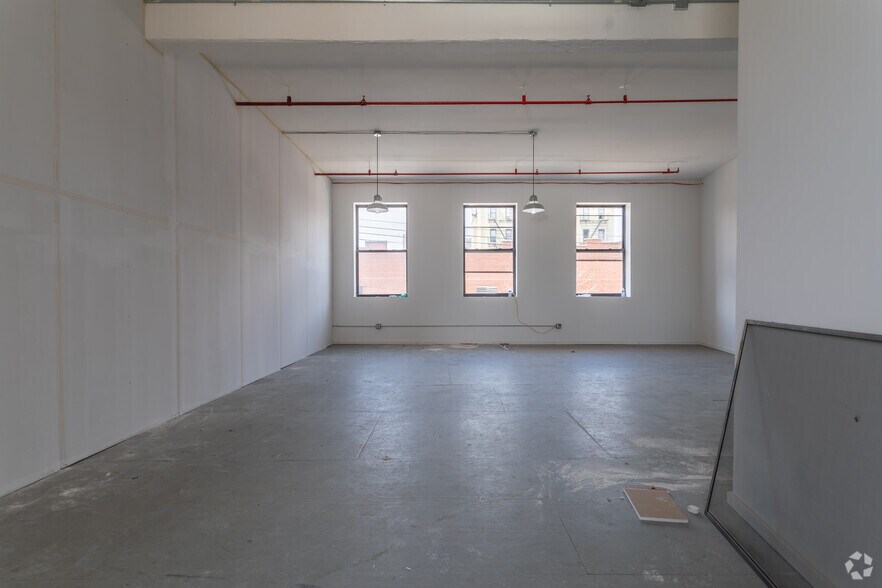 More Photos Of 3511 9th St, Long Island City Office Residential For Lease