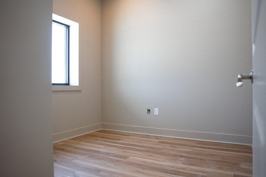 More Photos Of 8850 Industrial Pky, Beaumont Warehouse For Lease