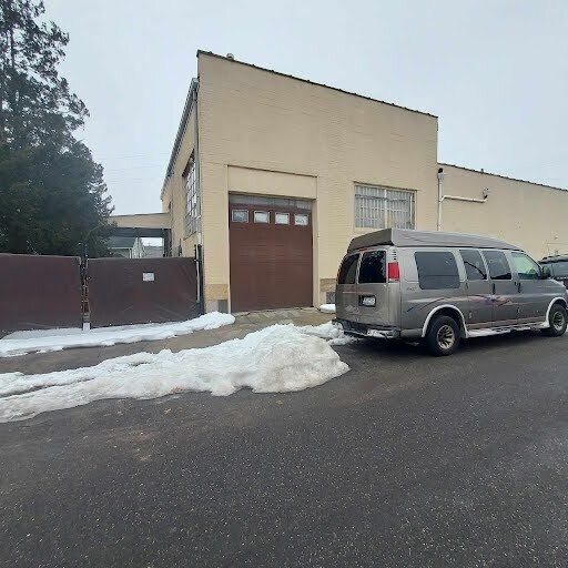 More Photos Of 2100 Jericho Tpke, Garden City Park Warehouse For Lease