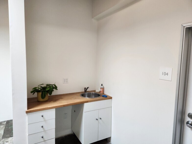 More Photos Of 2234 Barry Ave, Los Angeles Warehouse For Lease
