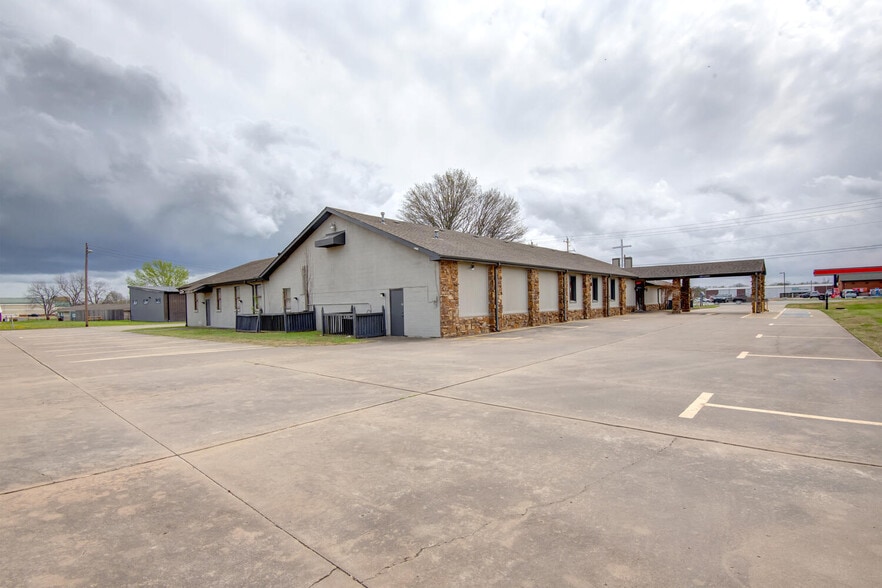 More Photos Of 2833 W Main St, Jenks Religious Facility For Sale