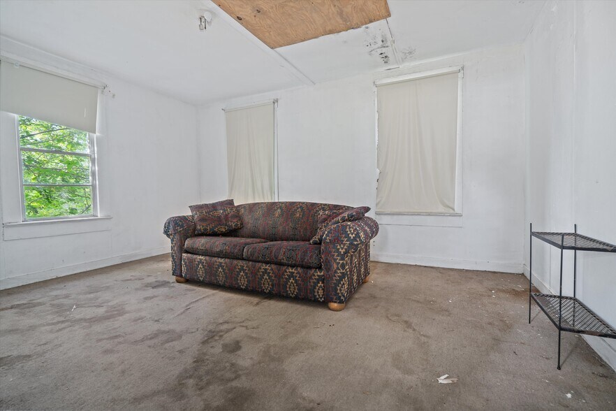 More Photos Of 1403 Crockett St, Lufkin Office Residential For Sale