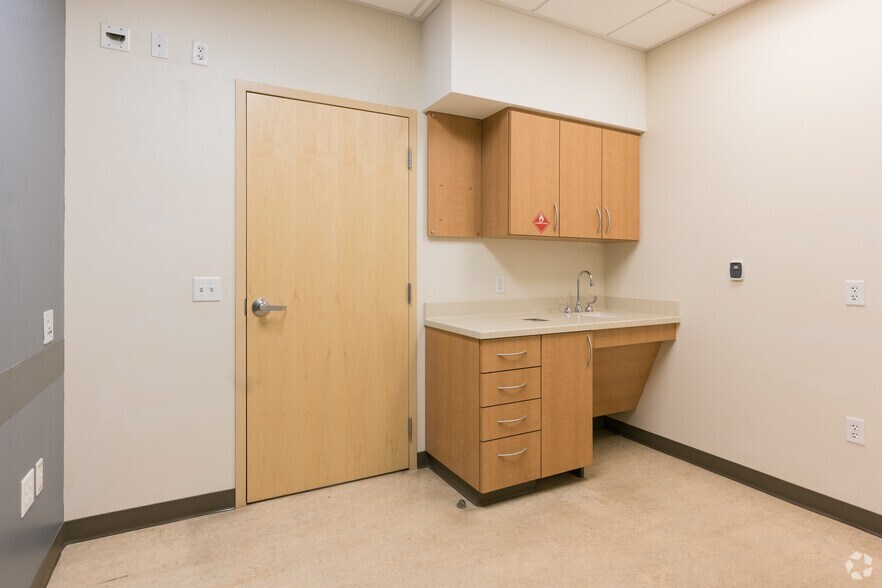 More Photos Of 5580 W Flamingo Rd, Las Vegas Medical For Sale