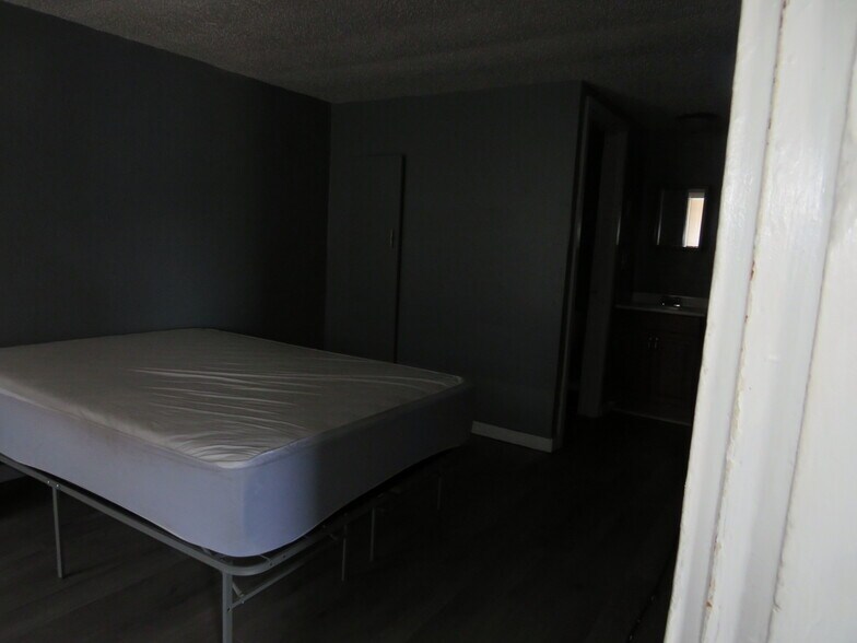 More Photos Of 925 W Main St, Yukon Apartments For Sale