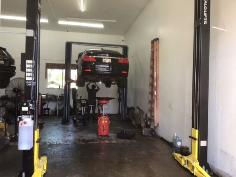 More Photos Of 3964 Willowside Ln, Spring Valley Light Manufacturing For Sale