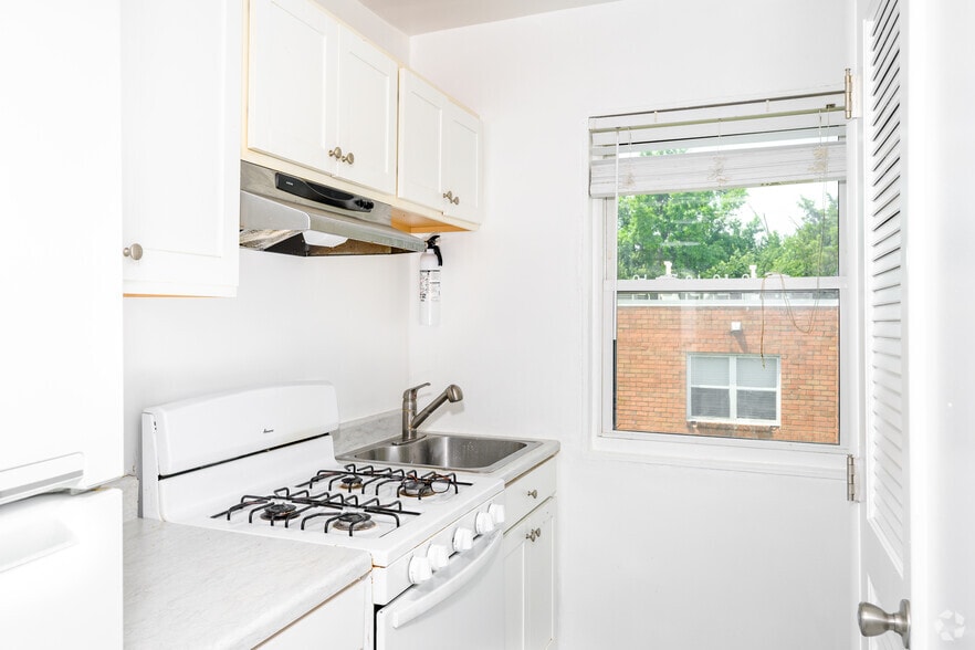 More Photos Of 129 Yuma St SE, Washington Apartments For Sale