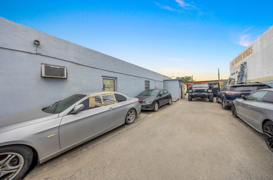 More Photos Of 1040 E 29th St, Hialeah Warehouse For Sale