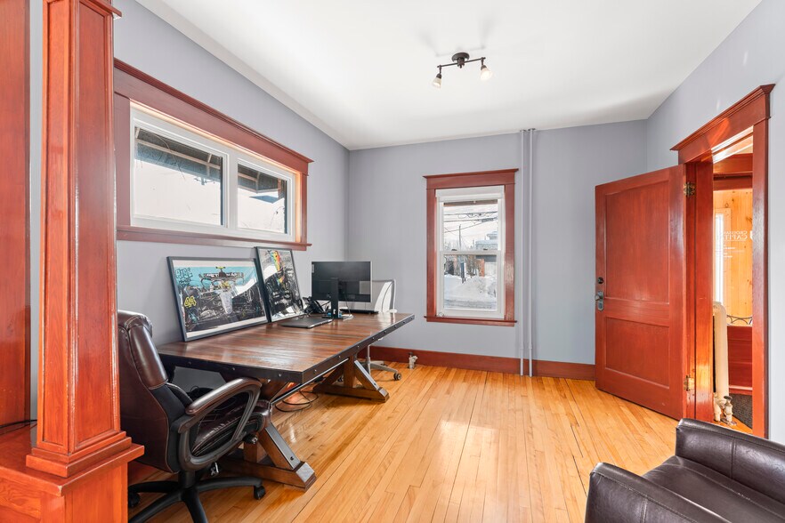 More Photos Of 531 Rue Du Conseil, Sherbrooke Office For Sale