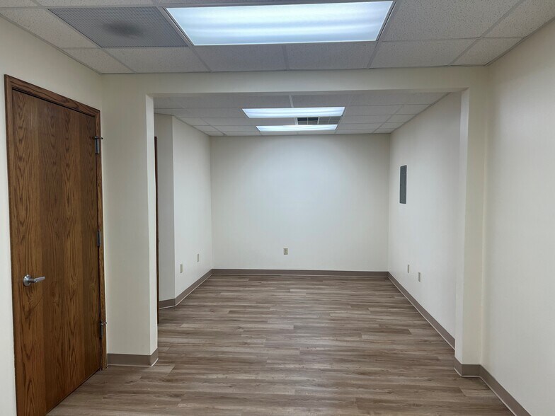 More Photos Of 21140 W Capitol Dr, Brookfield Office For Lease