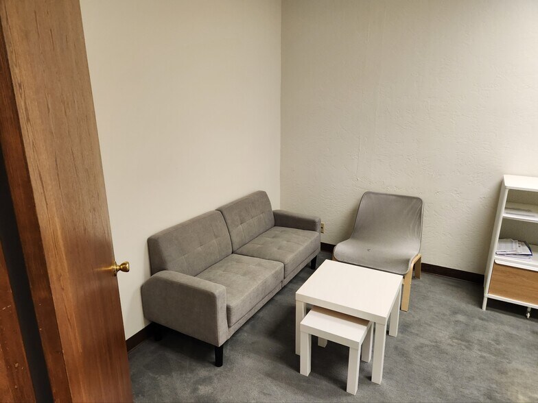 More Photos Of 178 S Victory Blvd, Burbank Office For Lease