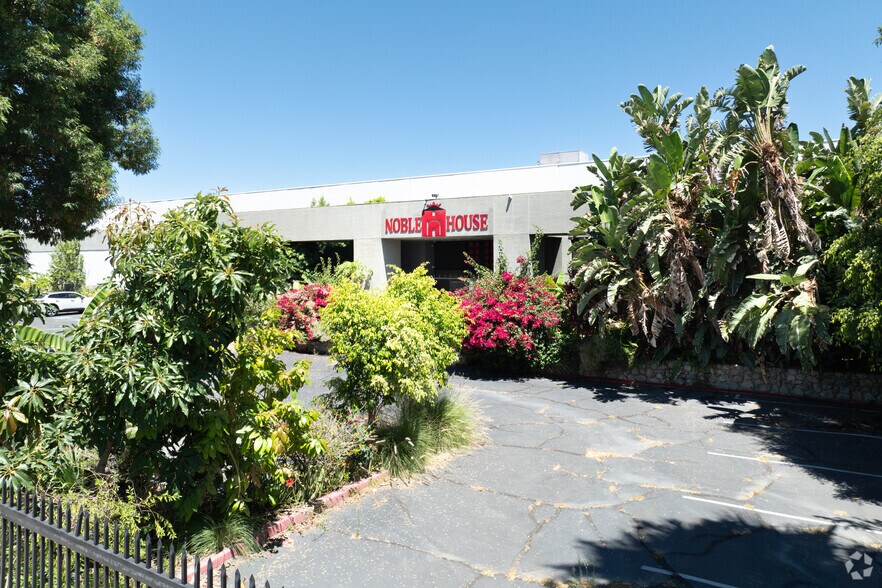 More Photos Of 21325 Superior St, Chatsworth Manufacturing For Lease