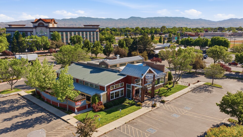 More Photos Of 1749 S Cole Rd, Boise Storefront For Sale