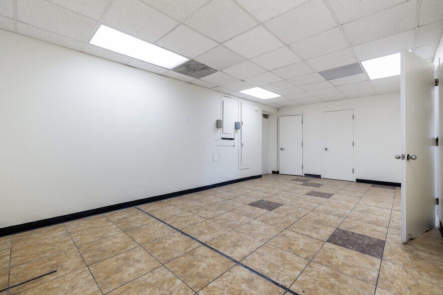 More Photos Of 1222 N Academy Blvd, Colorado Springs Auto Dealership For Sale