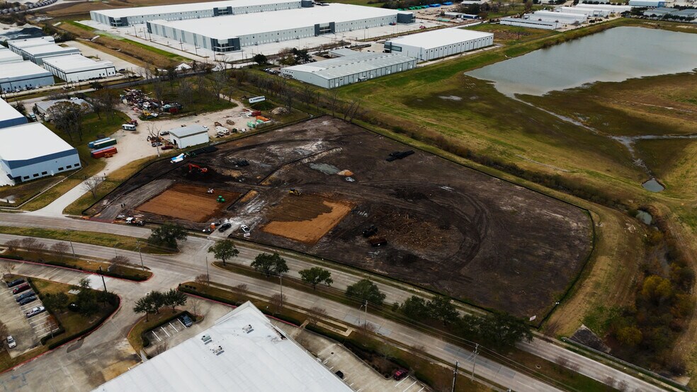More Photos Of 13620 S Gessner Rd, Missouri City Warehouse For Lease