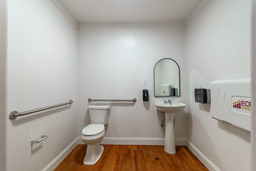 More Photos Of 110 E Main St, Union Storefront Retail Office For Lease