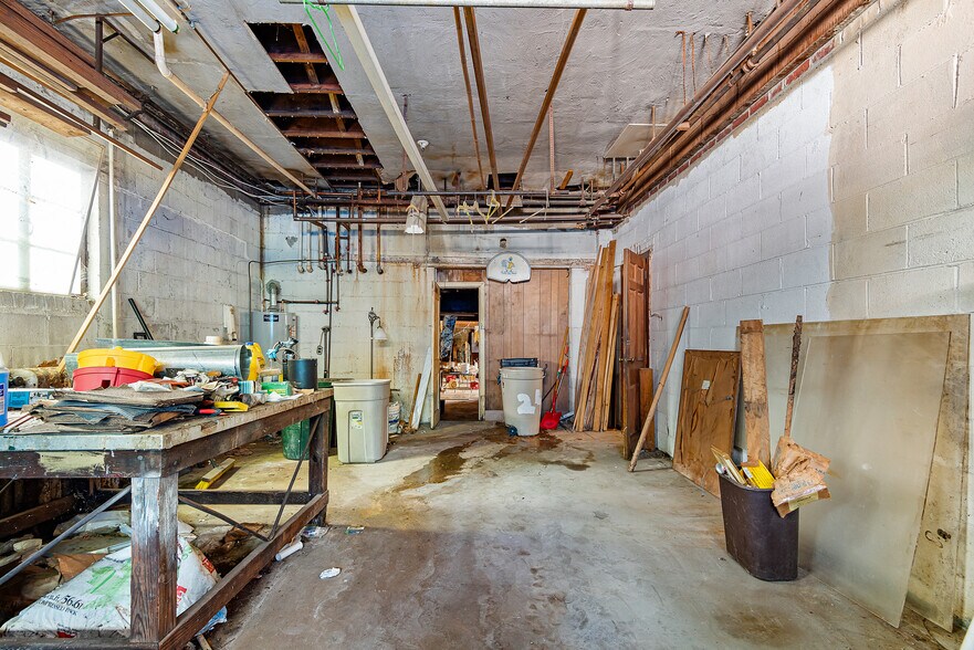 More Photos Of 9 E 44th St, Wilmington Office Residential For Sale