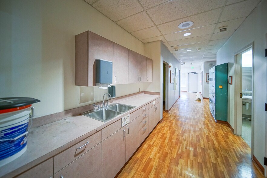 More Photos Of 1930 Port of Tacoma Rd, Tacoma Medical For Sale