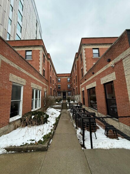 More Photos Of 716 Clark St, Evanston Apartments For Sale