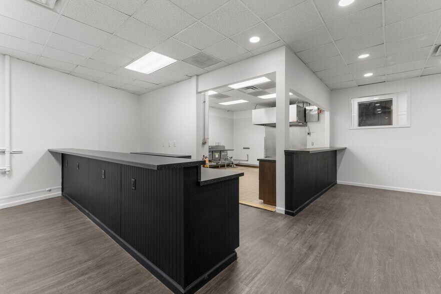More Photos Of 2919 First St, Wyandotte General Retail For Lease