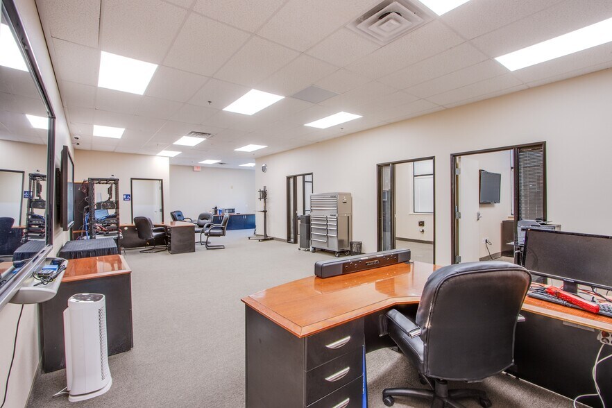 More Photos Of 570 W Cheyenne Ave, North Las Vegas Unknown For Lease