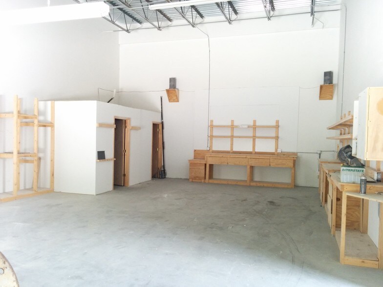 More Photos Of 845 Pop Tilton Pl, Jensen Beach Warehouse For Lease