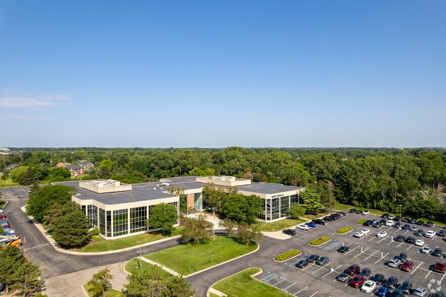 More Photos Of 1050 Wilshire Dr, Troy Office For Lease