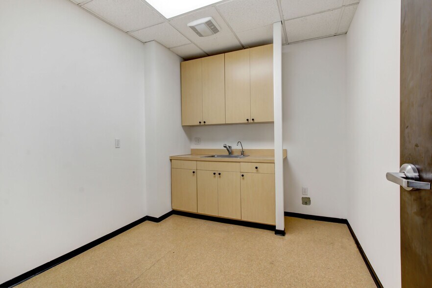 More Photos Of 11500-11518 Santa Monica Blvd, Los Angeles Office For Sale