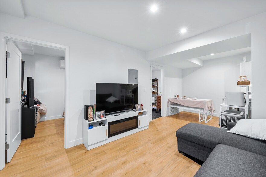 More Photos Of 473 E 55th St, Long Beach Apartments For Sale