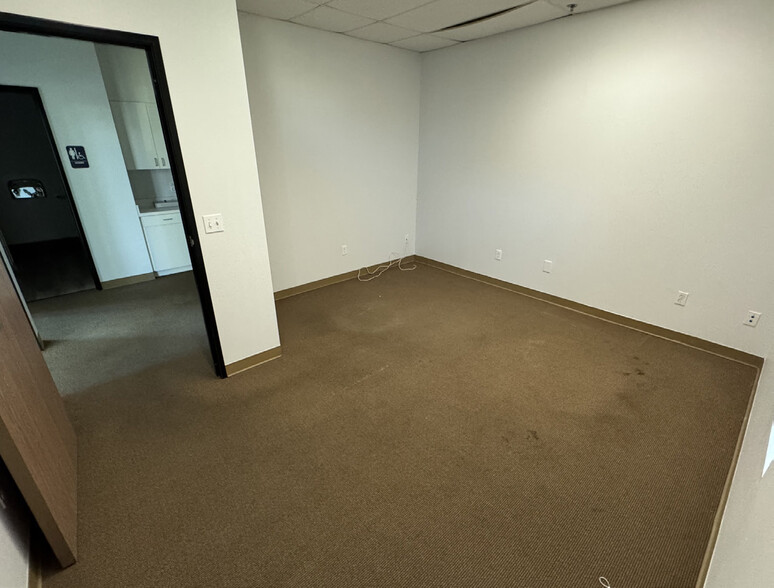 More Photos Of 41680 Corporate Center Dr, Murrieta Manufacturing For Lease