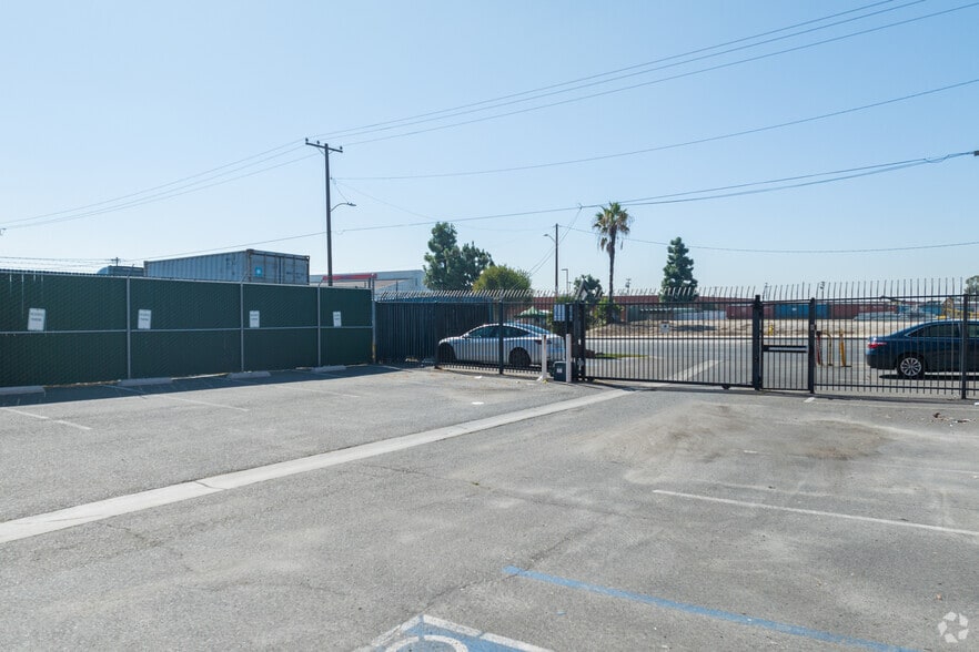 More Photos Of 151-153 W Rosecrans Ave, Gardena Warehouse For Lease