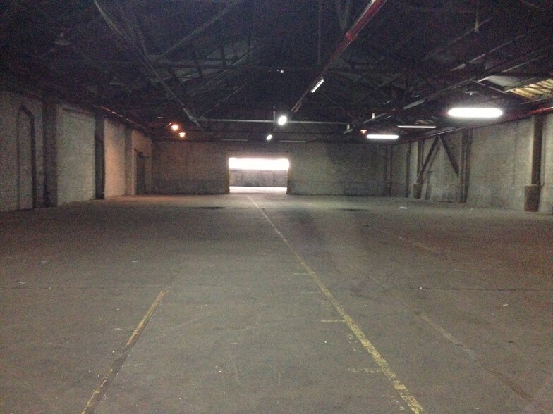 More Photos Of 500 Oakpoint Ave, Bronx Warehouse For Lease