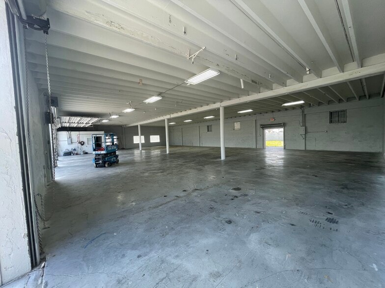 More Photos Of 5731 SW 23rd St, West Park Auto Repair For Lease