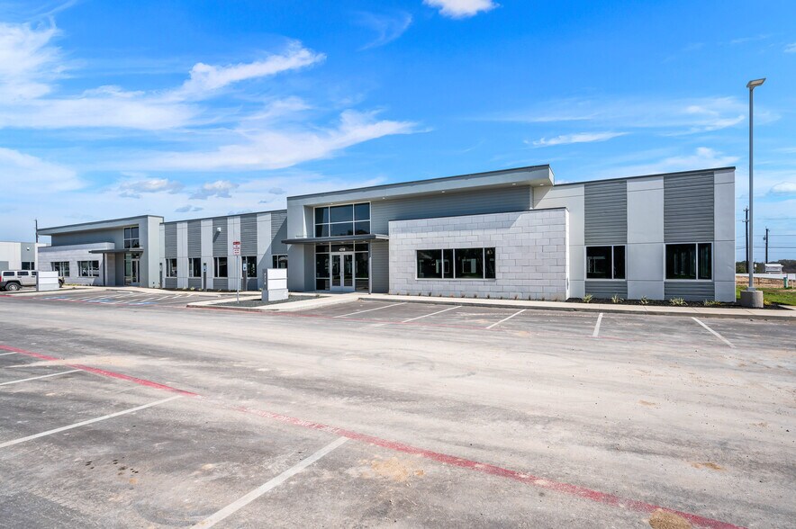 More Photos Of 4318 De Zavala Rd, San Antonio Office For Lease