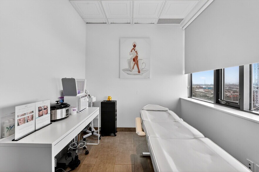 More Photos Of 3075 Hospital Gate, Oakville Medical For Lease