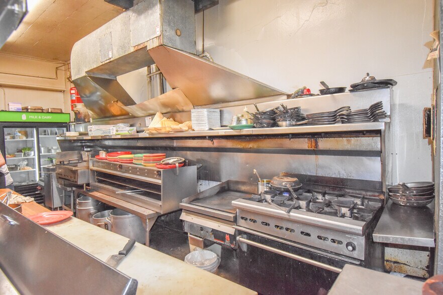 More Photos Of 811-825 S 3rd St, Renton Storefront Retail Office For Lease