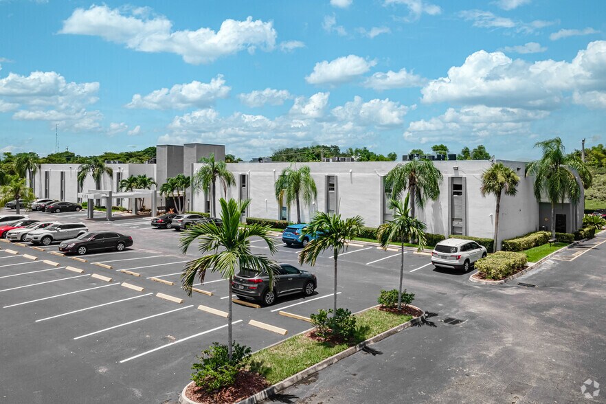 Primary Photo Of 8333 W McNab Rd, Tamarac Medical For Lease
