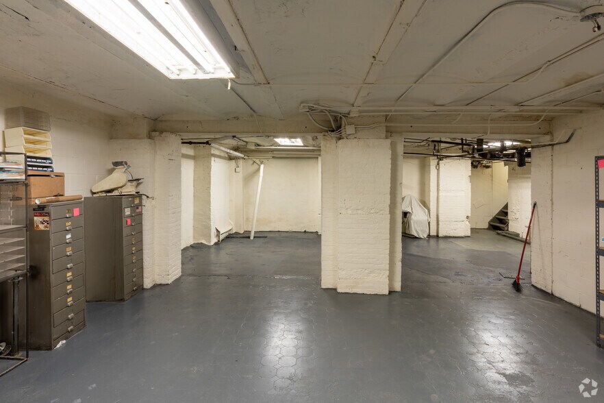 More Photos Of 1496-1498 1st Ave, New York Apartments For Lease