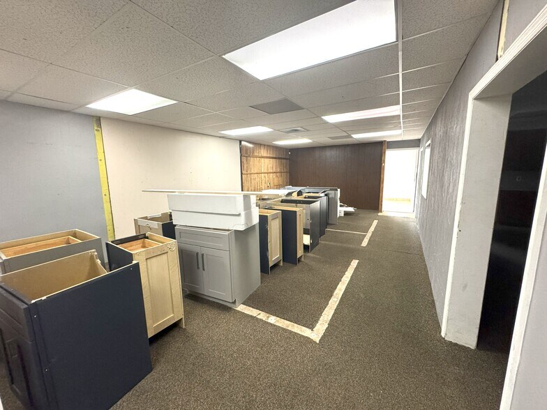 More Photos Of 2028 Palmetto St, Clearwater Light Distribution For Lease