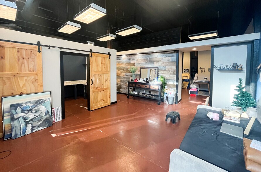 More Photos Of 509 W Olive St, Springfield General Retail For Sale