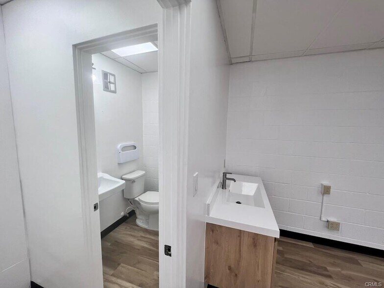 More Photos Of 224 Avenida Del Mar, San Clemente Office For Lease