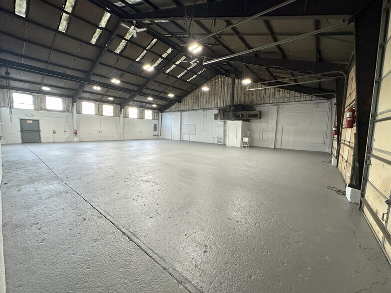 More Photos Of 125 Middle Country Rd, Coram Warehouse For Lease