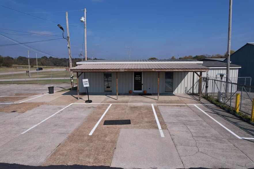 Primary Photo Of 1230 Industrial Park Rd, Columbia Warehouse For Lease