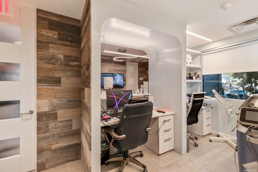 More Photos Of 775 Park Ave, Huntington Medical For Lease