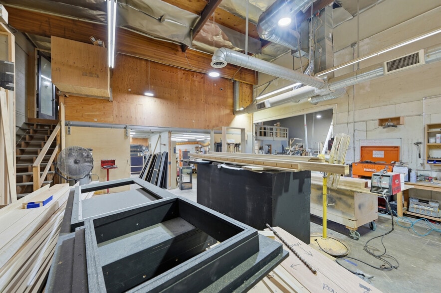 More Photos Of 8926 Norris Ave, Sun Valley Warehouse For Lease