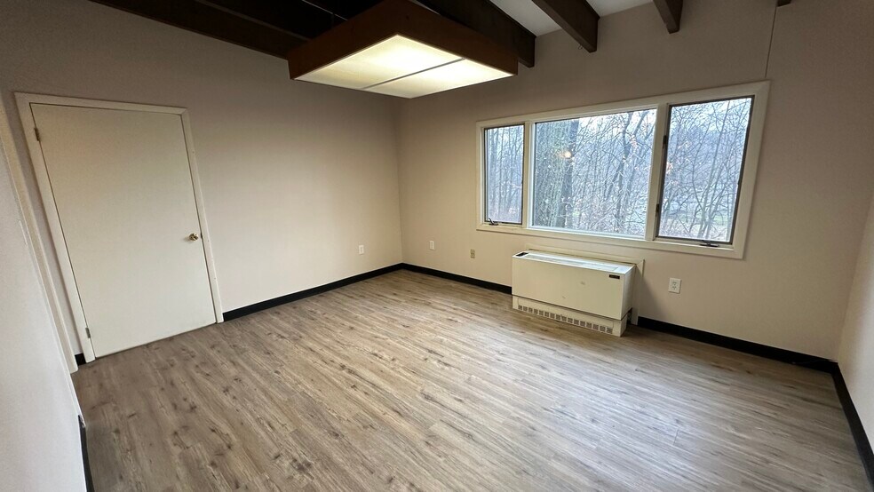 More Photos Of 3005 Brodhead Rd, Bethlehem Office For Sale