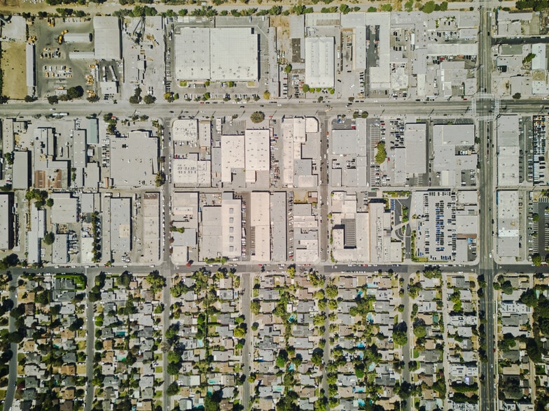 More Photos Of 15013-15019 Califa St, Van Nuys Manufacturing For Lease