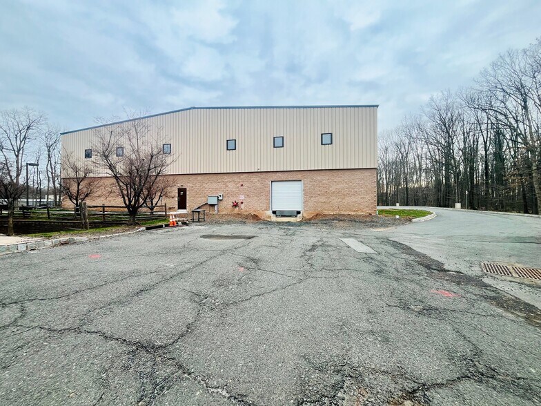 More Photos Of 3301-3393 S Clinton Ave, South Plainfield Light Distribution For Lease