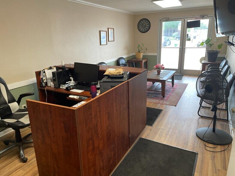 More Photos Of 2116 Fry Rd, Houston Auto Repair For Lease